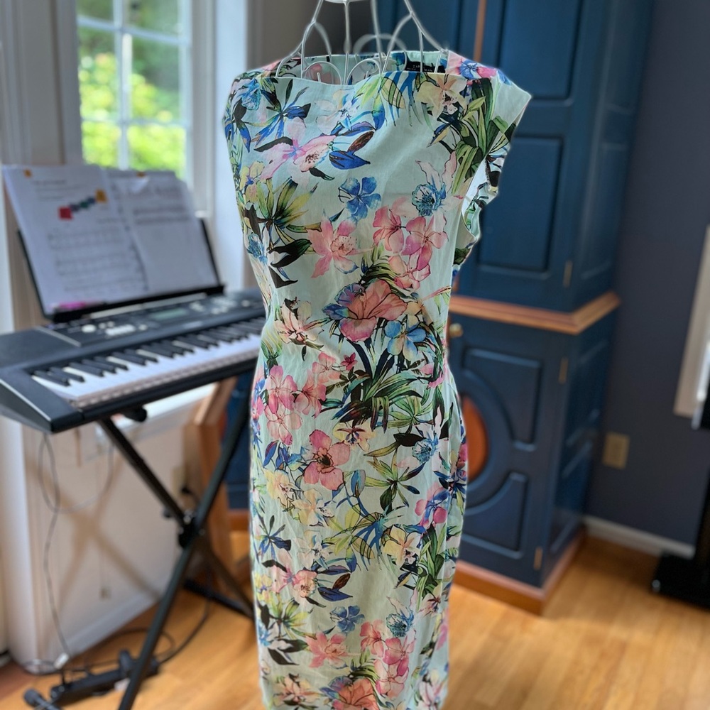 Midi dress with botanical print.
